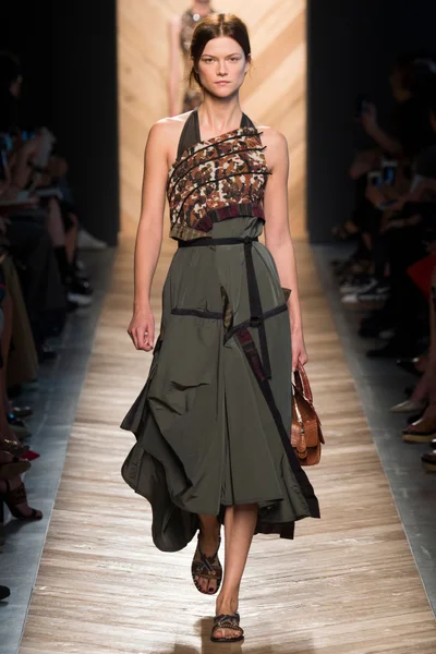Look 12